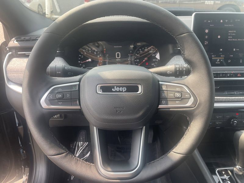 2024 Jeep Compass Latitude Lux 4x4Image 17