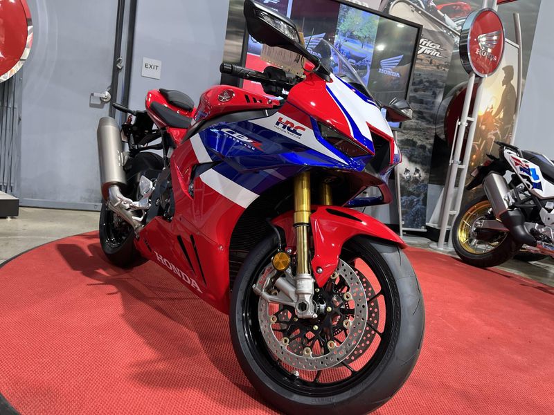 New 2025 Honda CBR1000RR-R FIREBLADE SP Image 18
