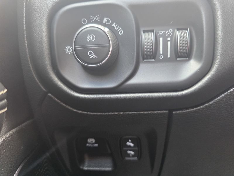 Used 2022 RAM 1500 LimitedImage 27