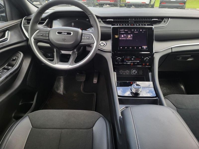 2025 Jeep Grand Cherokee L Altitude X 4x4Image 30