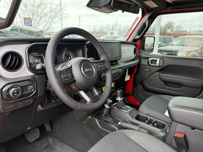 New 2026 Jeep Gladiator Sport S 4x4Image 23