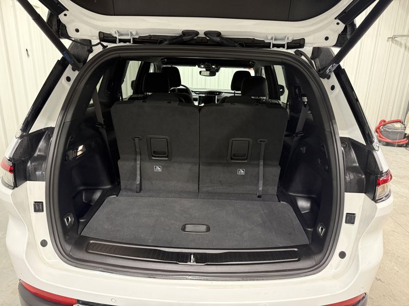 Used 2024 Jeep Grand Cherokee L LaredoImage 7