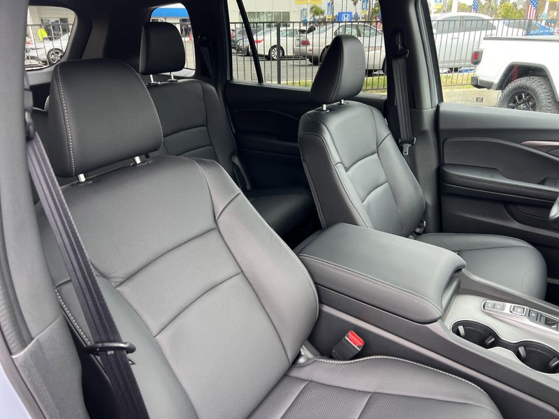 2025 Honda Passport EX-LImage 33
