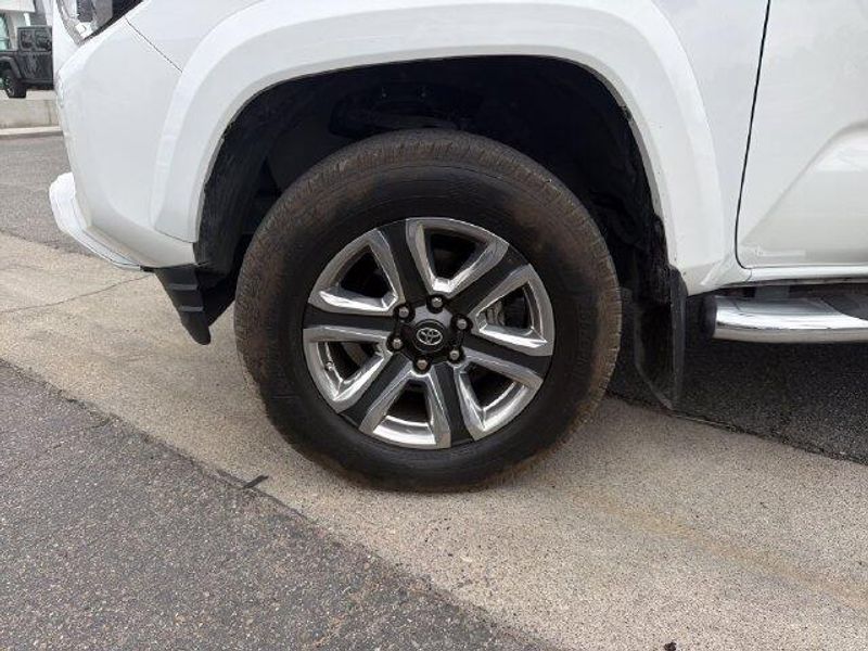 Used 2017 Toyota Tacoma LimitedImage 21