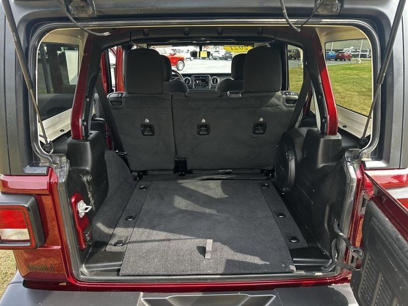 2021 Jeep Wrangler Unlimited Sahara photo 10