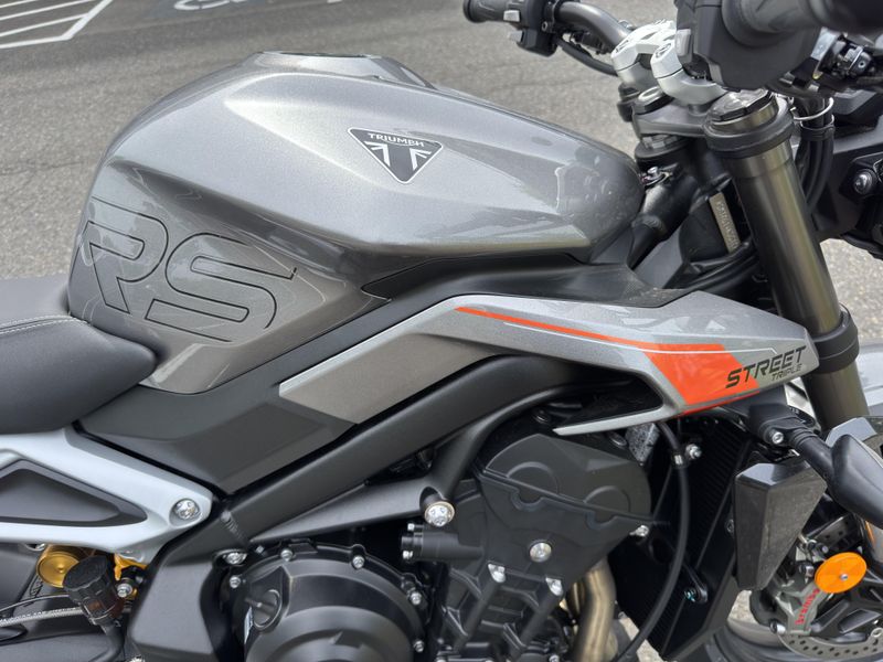 2025 Triumph Street Triple 765 RS - SILVER ICE 