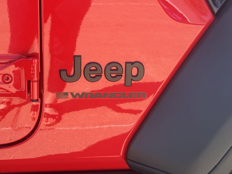 2025 Jeep Wrangler WillysImage 15