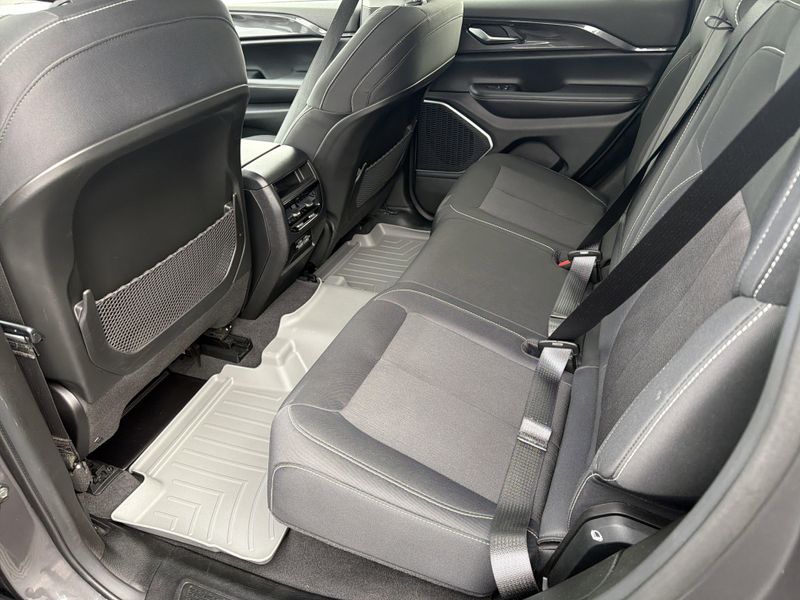 Used 2022 Jeep Grand Cherokee LaredoImage 16