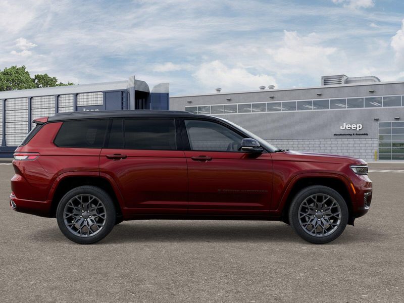 New 2025 Jeep Grand Cherokee L SummitImage 12