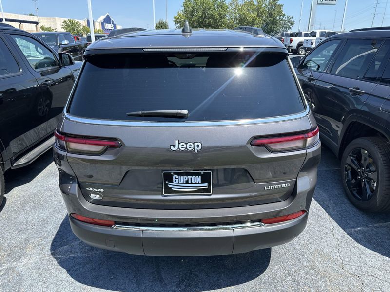 New 2025 Jeep Grand Cherokee L Limited 4x4Image 8