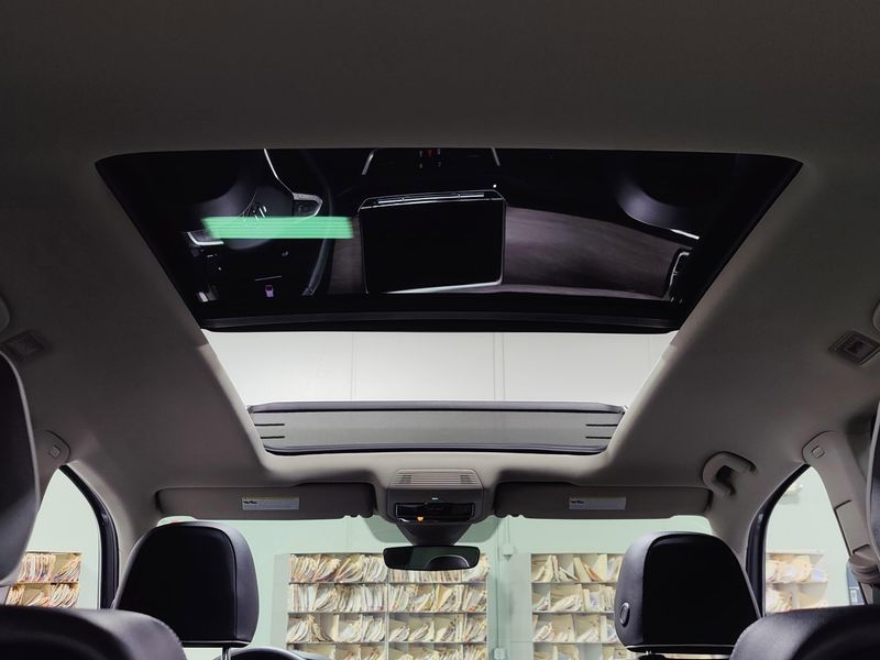 Used 2025 Volkswagen Atlas SEL Premium AWD R-Line w/Sunroof/NavImage 8