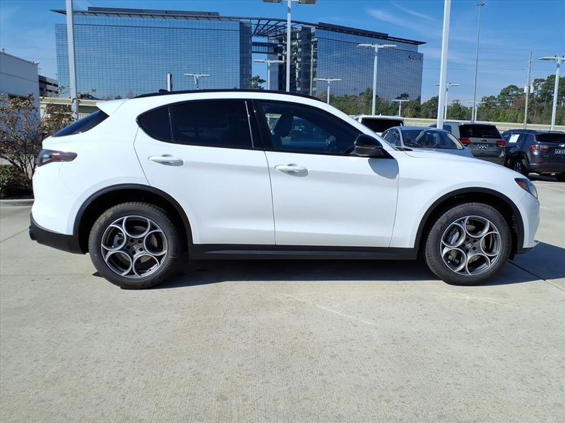 New 2026 Alfa Romeo Stelvio SprintImage 5
