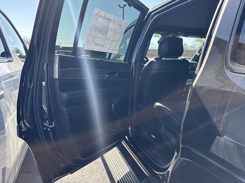 2026 Jeep Grand Wagoneer Limited Reserve 4x4Image 20