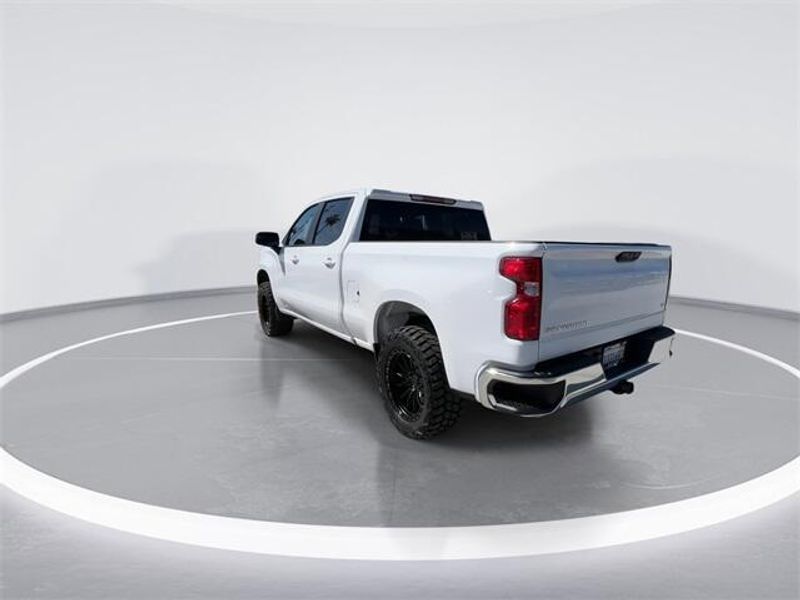 2022 Chevrolet Silverado LT photo 6