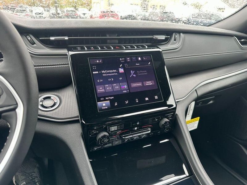 2025 Jeep Grand Cherokee Laredo X 4x4Image 3