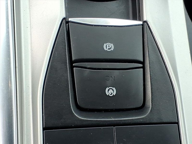 Used 2022 Ford Explorer XLTImage 22