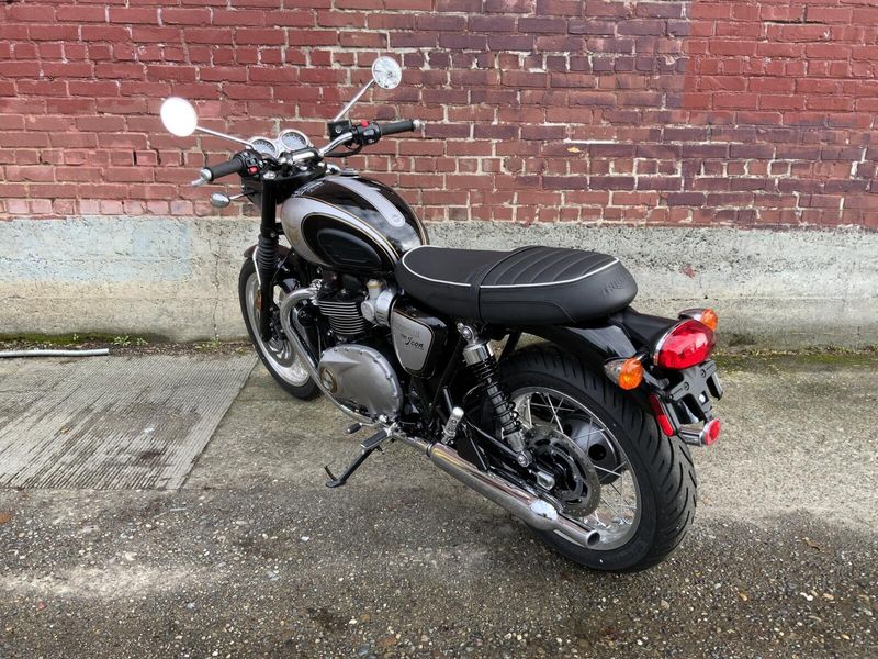 2025 Triumph BONNEVILLE T120 ICON