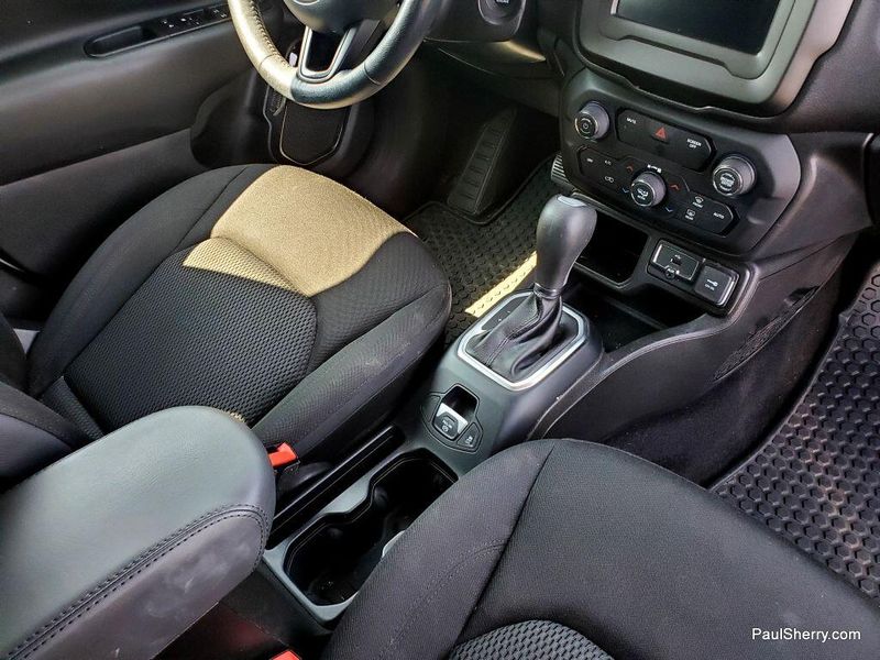 2020 Jeep Renegade Altitude photo 14