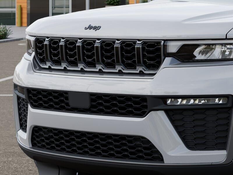 New 2026 Jeep Grand Cherokee Limited 4x4Image 11