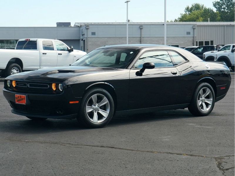 2018 Dodge Challenger SXTImage 6