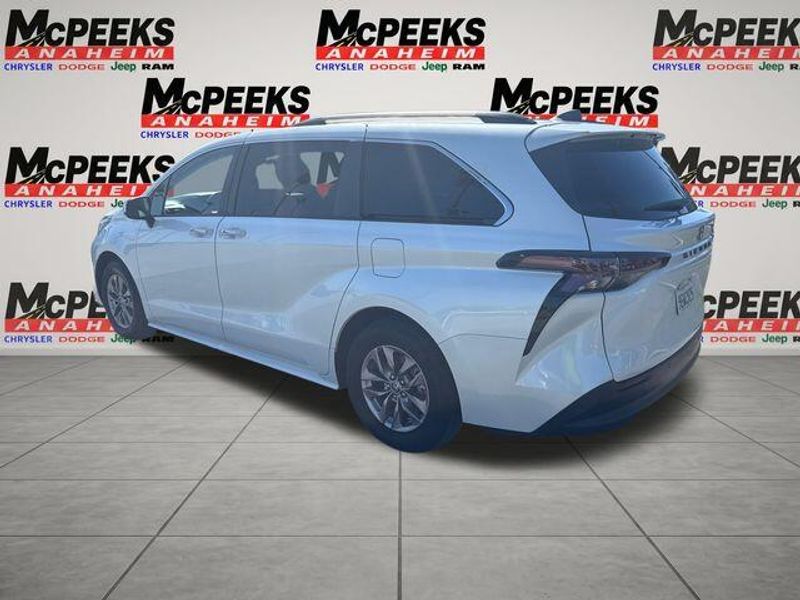 Used 2023 Toyota Sienna XLEImage 3