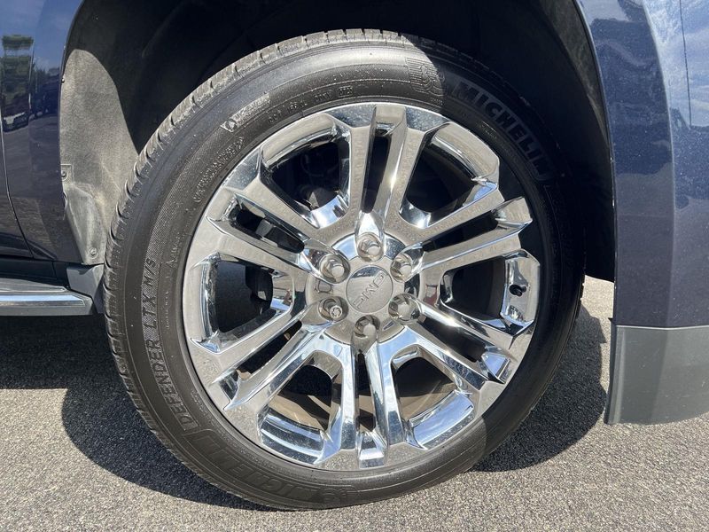 2020 Gmc Yukon SLT photo 2