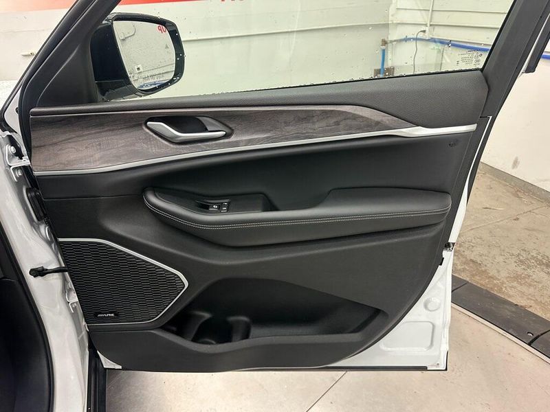 2024 Jeep Cherokee Limited 4xe photo 24