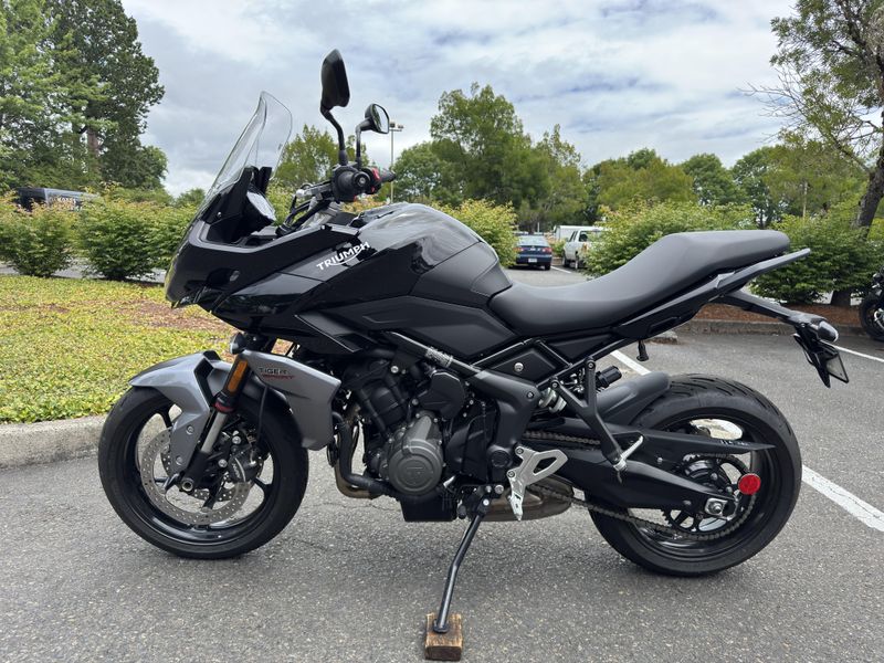2024 Triumph Tiger Sport 660 - JET BLACK - GRAPHITE 