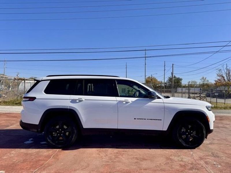 Used 2024 Jeep Grand Cherokee L Altitude XImage 4