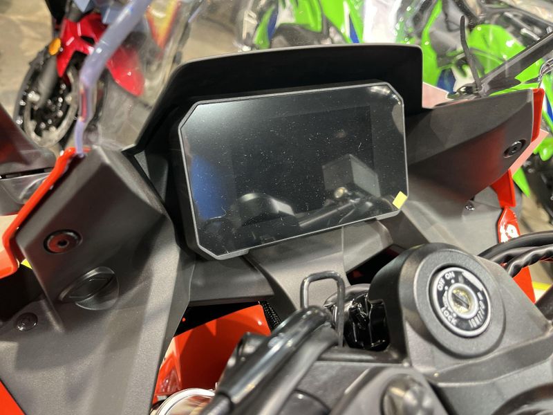 New 2026 Suzuki GSX-8R Image 12