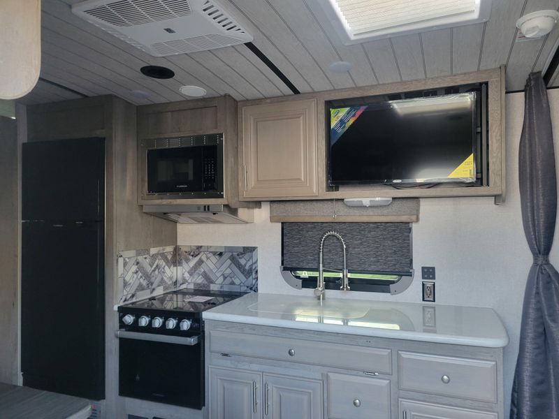New 2026 ARCTIC FOX EDGE 22GT Image 8