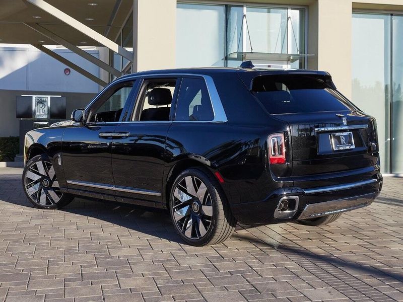 2025 Rolls-Royce Cullinan Image 9