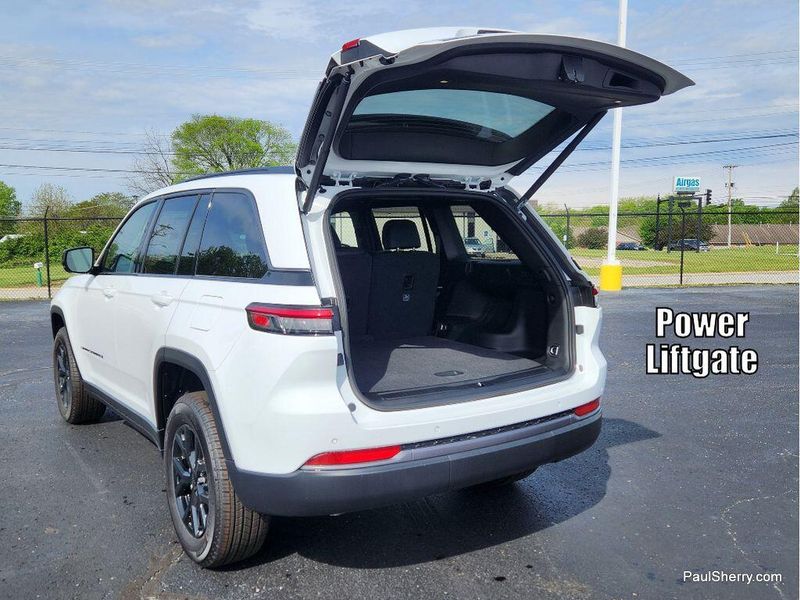 New 2026 Jeep Grand Cherokee Laredo Altitude 4x4