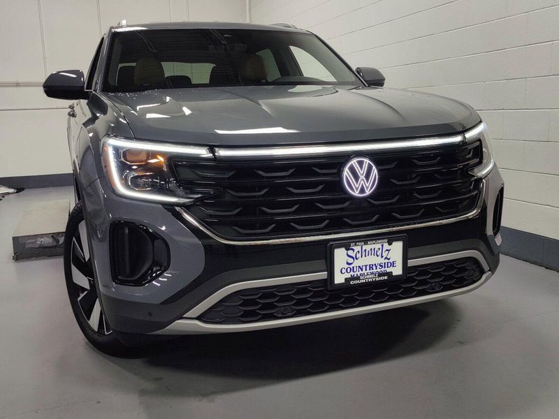 2024 Volkswagen Atlas Cross Sport SE AWD w/TechnologyImage 2