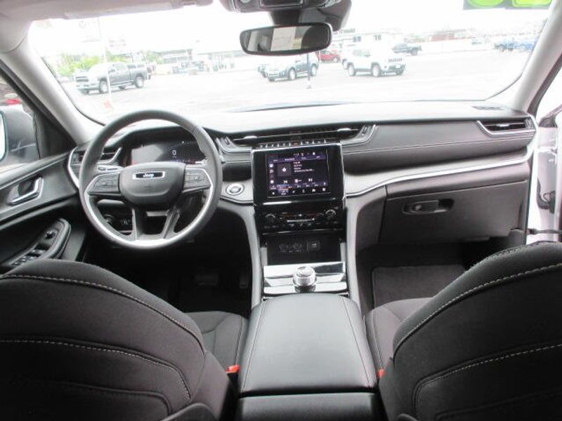 Used 2023 Jeep Grand Cherokee LaredoImage 29