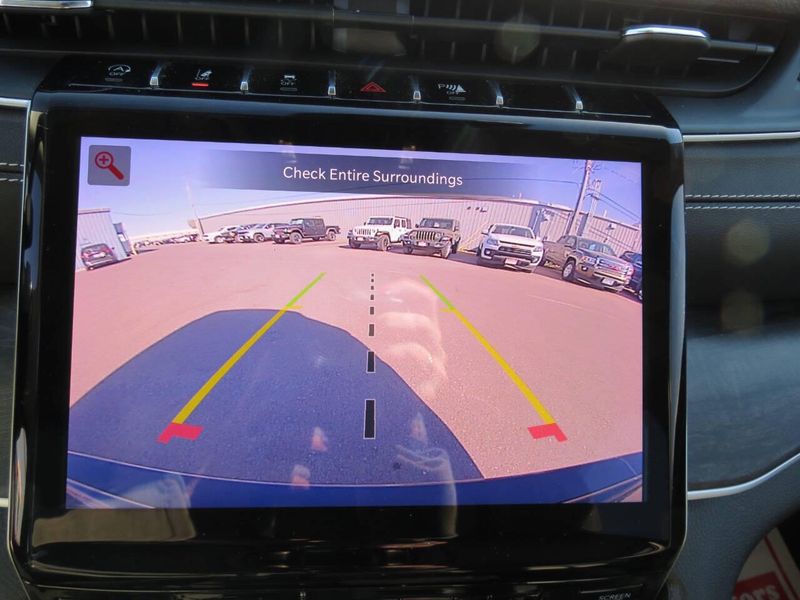 Used 2023 Jeep Grand Cherokee Limited 4x4 4dr SUVImage 22