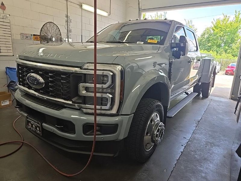 Used 2025 Ford F-450 PlatinumImage 1
