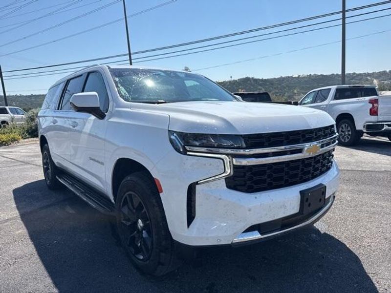 2024 Chevrolet Suburban LS photo 3
