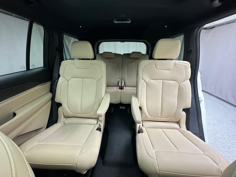 2025 Jeep Grand Cherokee L Limited 4x4Image 18