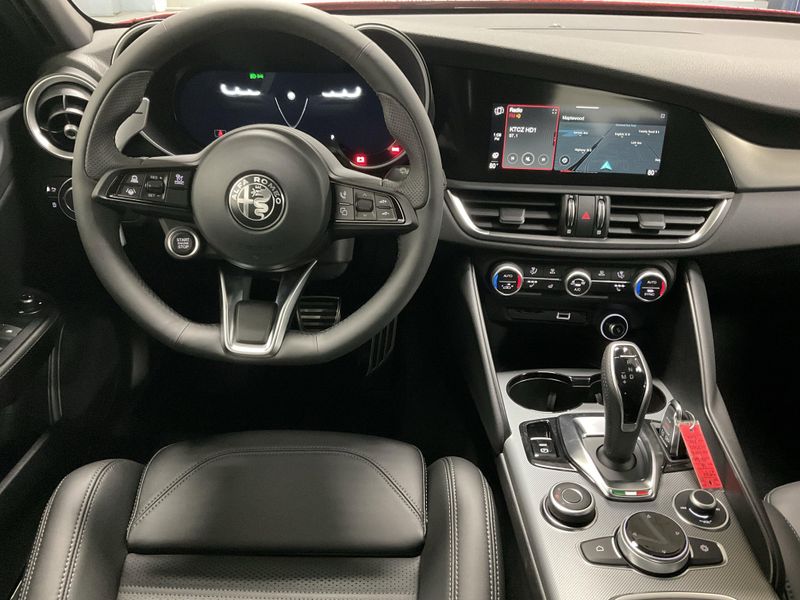 New 2026 Alfa Romeo Giulia AwdImage 13