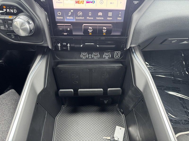 2025 RAM 1500 LaramieImage 24