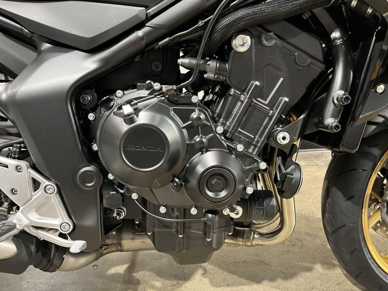 New 2025 Honda CB1000 HORNET SP Image 14