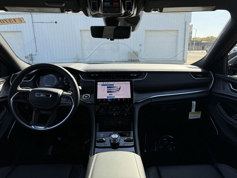 2025 Jeep Grand Cherokee OverlandImage 14