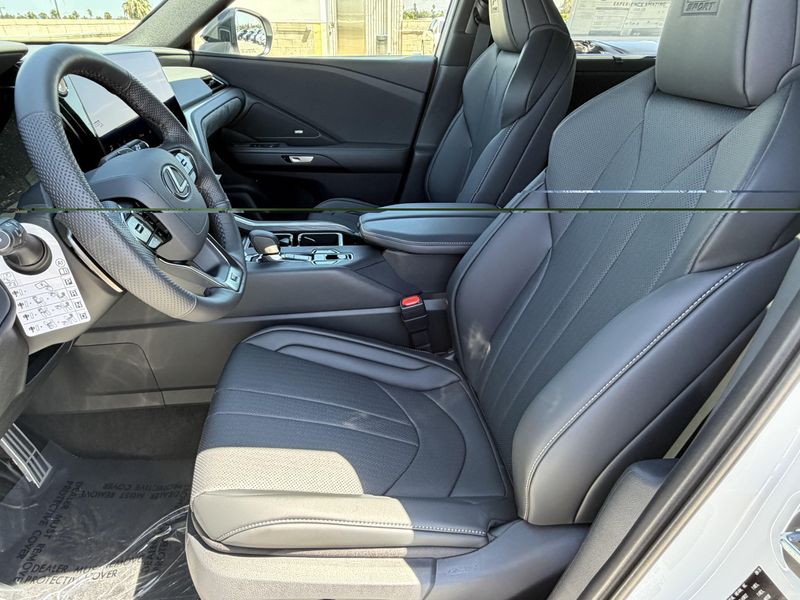 New 2026 Lexus TX 500h F SPORT Performance PremiumImage 18