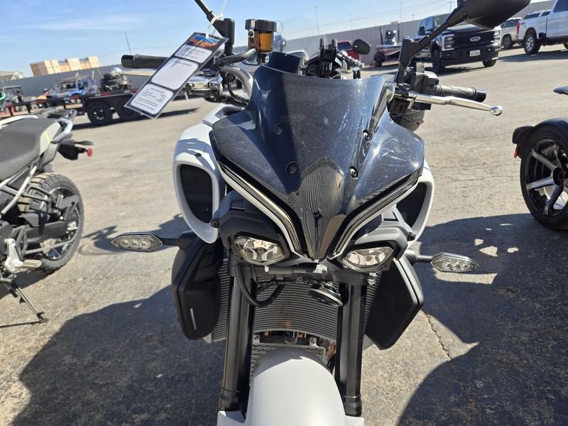 USED 2025 YAMAHA MT10 Image 10