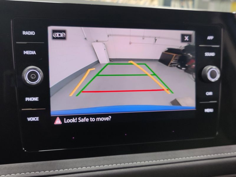 Used 2025 Volkswagen Taos SE Black AWD w/SunroofImage 20