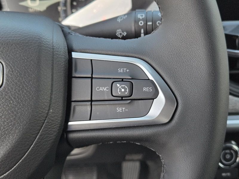 Used 2025 Jeep Compass Latitude 4x4