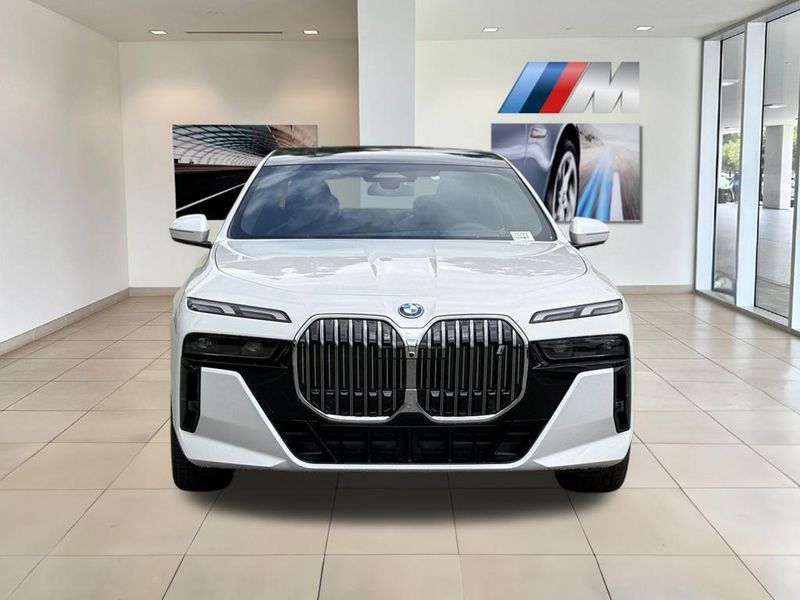 2025 BMW i7 eDrive50Image 3