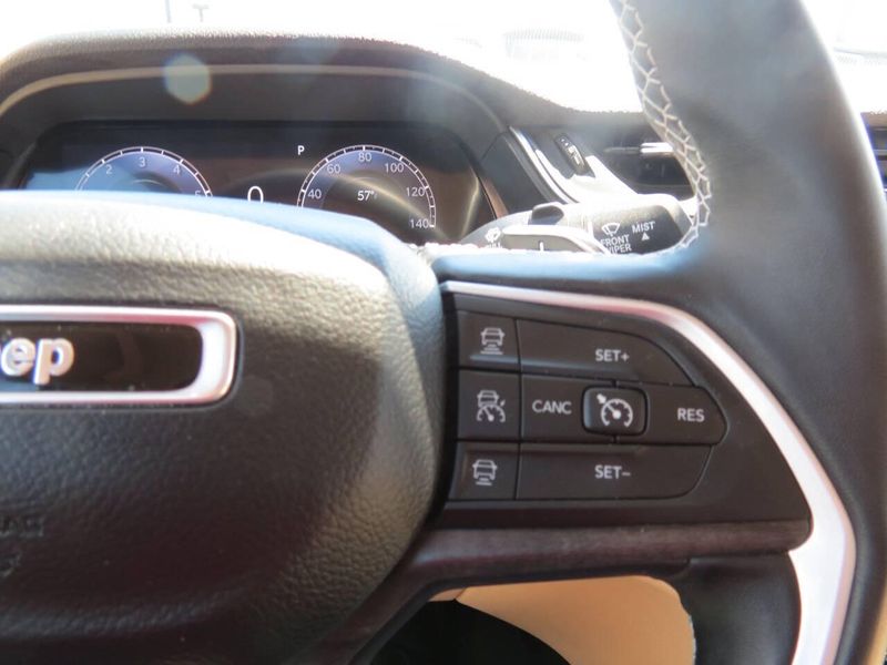 Used 2022 Jeep Grand Cherokee Limited 4x4 4dr SUV (midyear release)Image 14