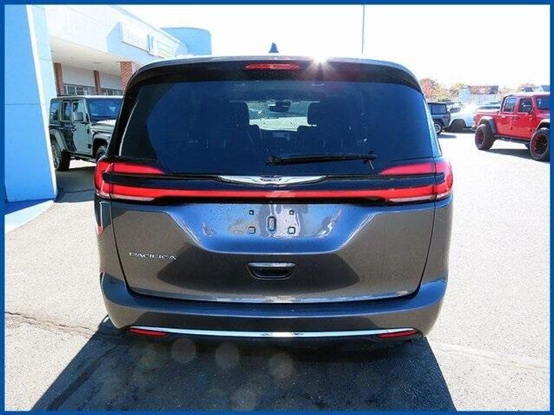 2022 Chrysler Pacifica Touring LImage 6